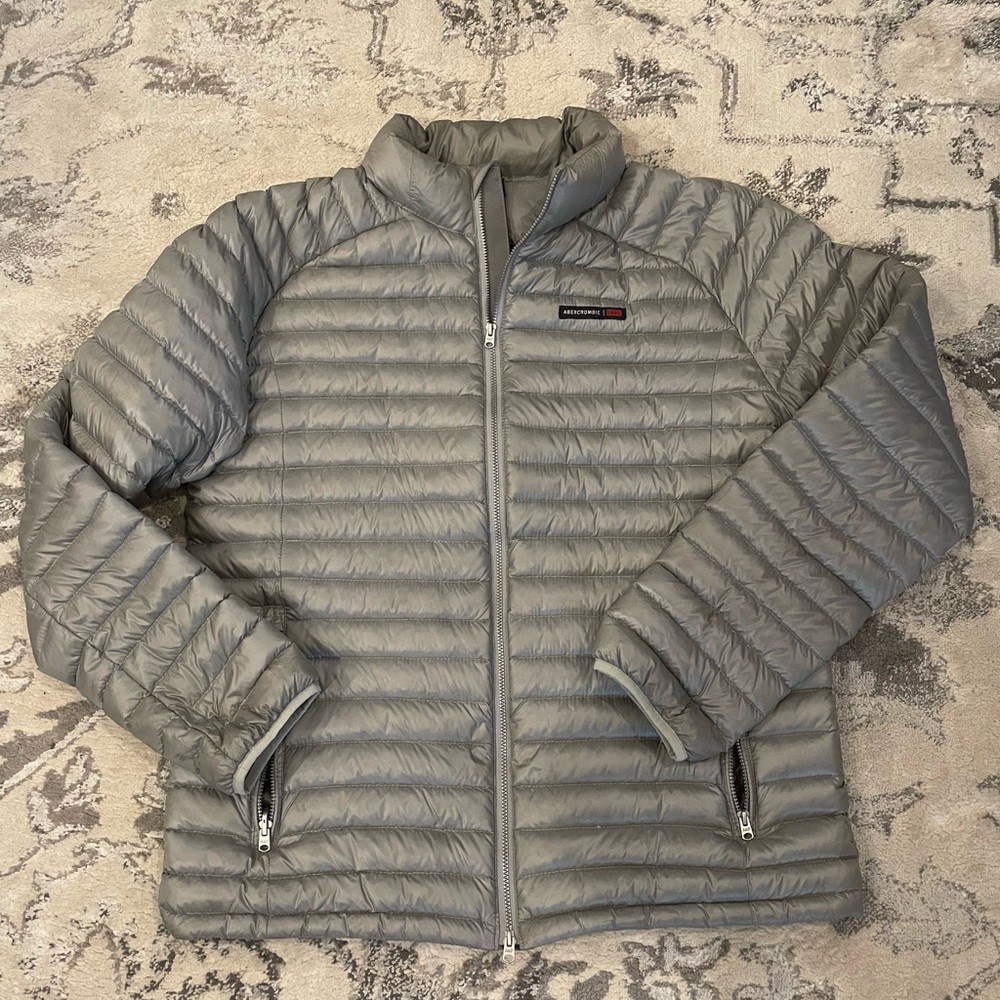 Abercrombie & Fitch Men’s lightweight puffer coat. Size Medium